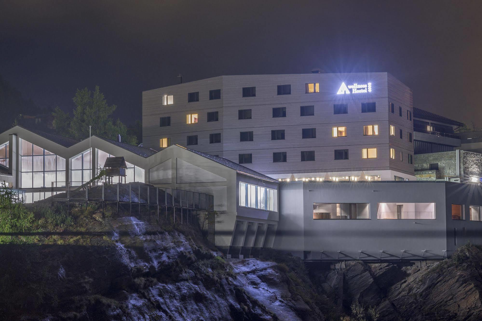 Wellnesshostel4000 Hostel *